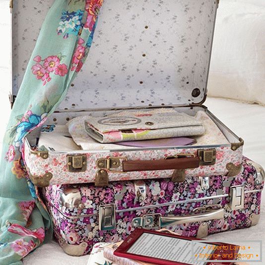 Предиван стилизовани кофер
