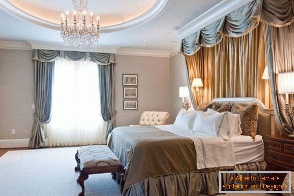 Лепе завесе и надстрешнице у спаваћој соби у класичном стилу