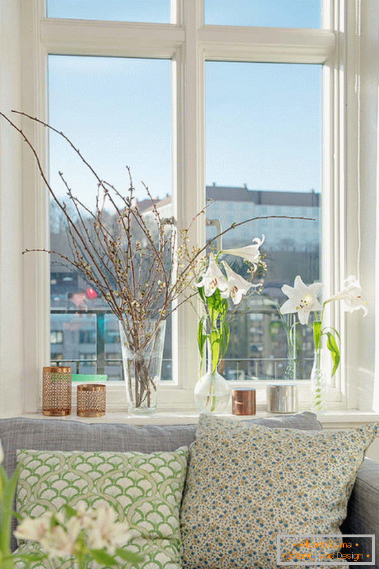 Декорација прозора са цвјетовима