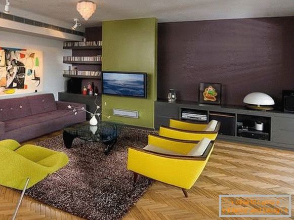 Дизајн дневне собе са жутим намештајем