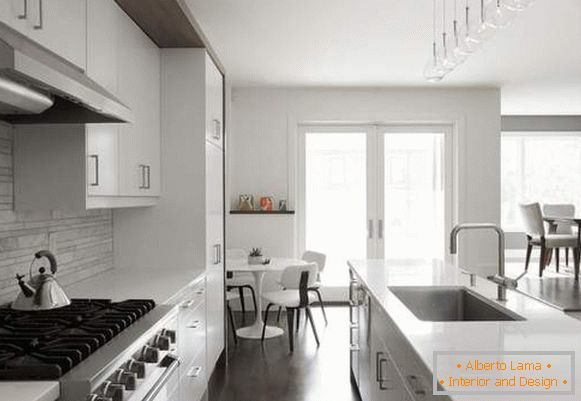 Бела сива кухиња - фотографија у унутрашњости модерне куће