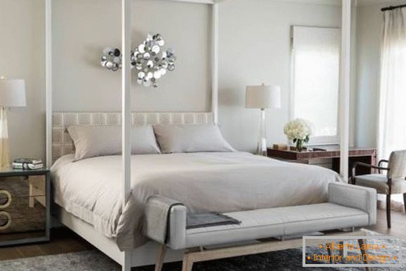Луксузна бела сјајна спаваћа соба