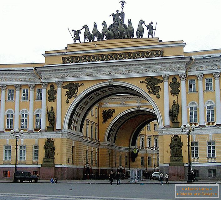 Грандиозне архитектонске креације у стилу Руске империје су из године у годину очуване.