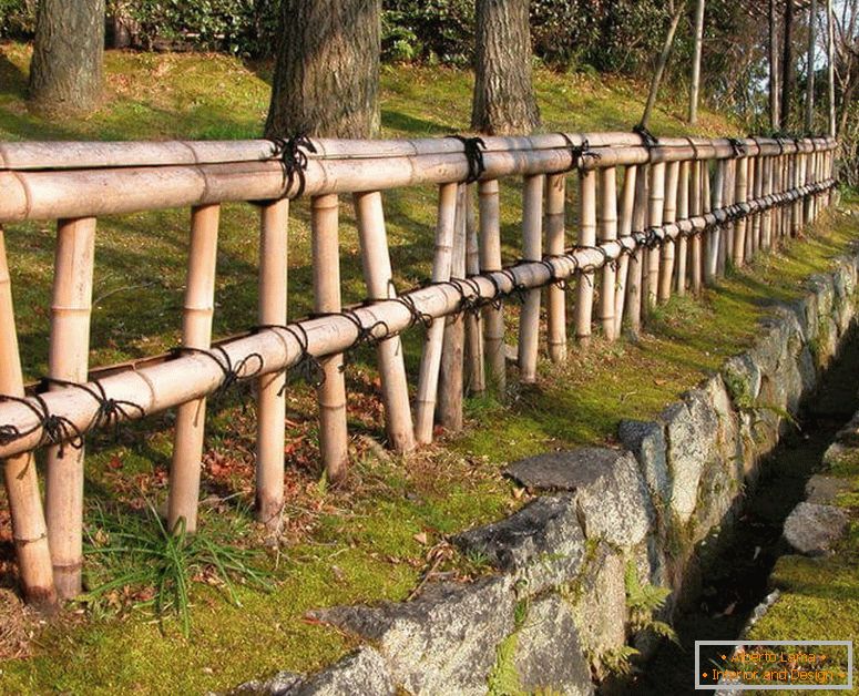 Лепа ограда направљена од бамбуса