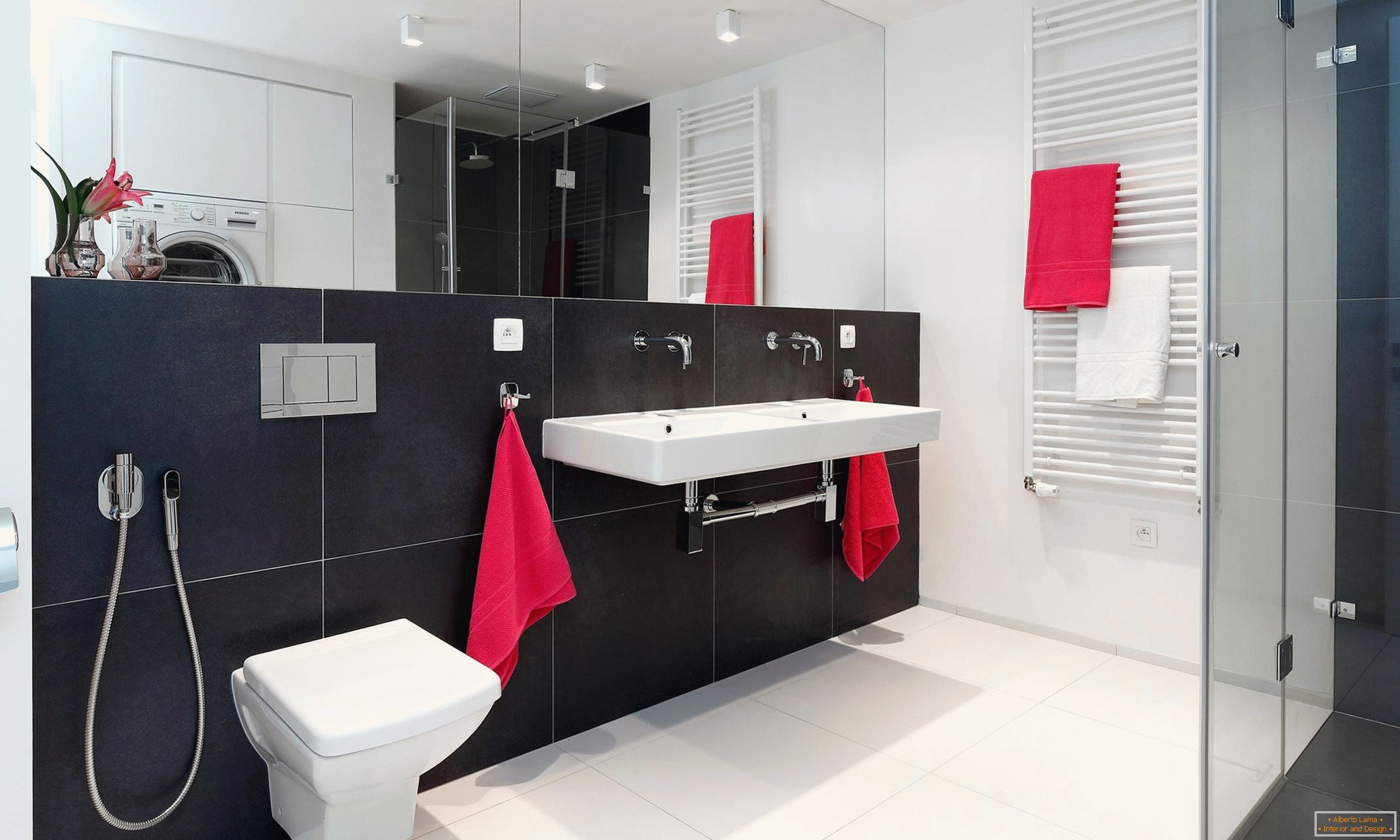 Црвени, бели и црни у дизајну купатила