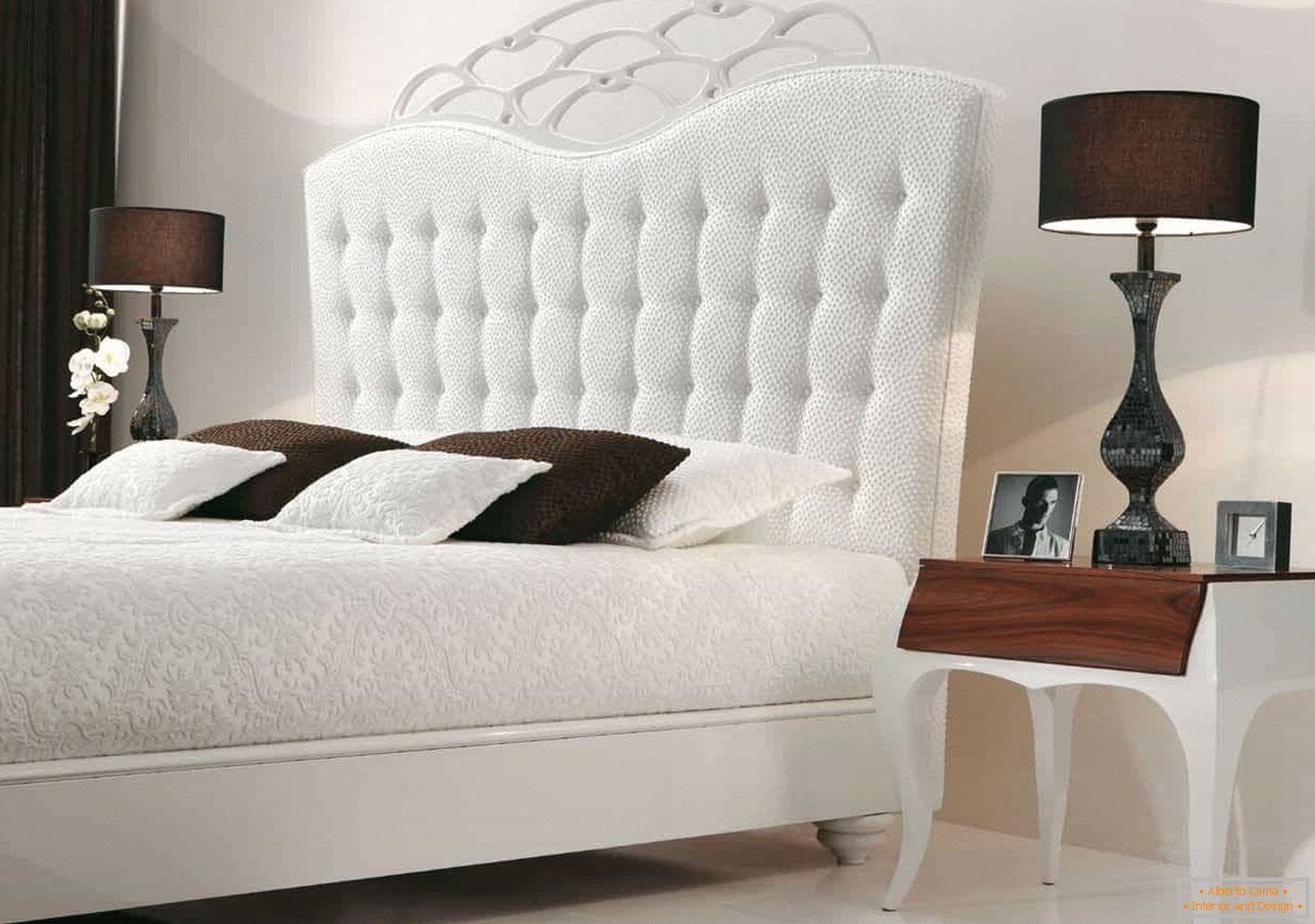 Бели кревет у класичном стилу