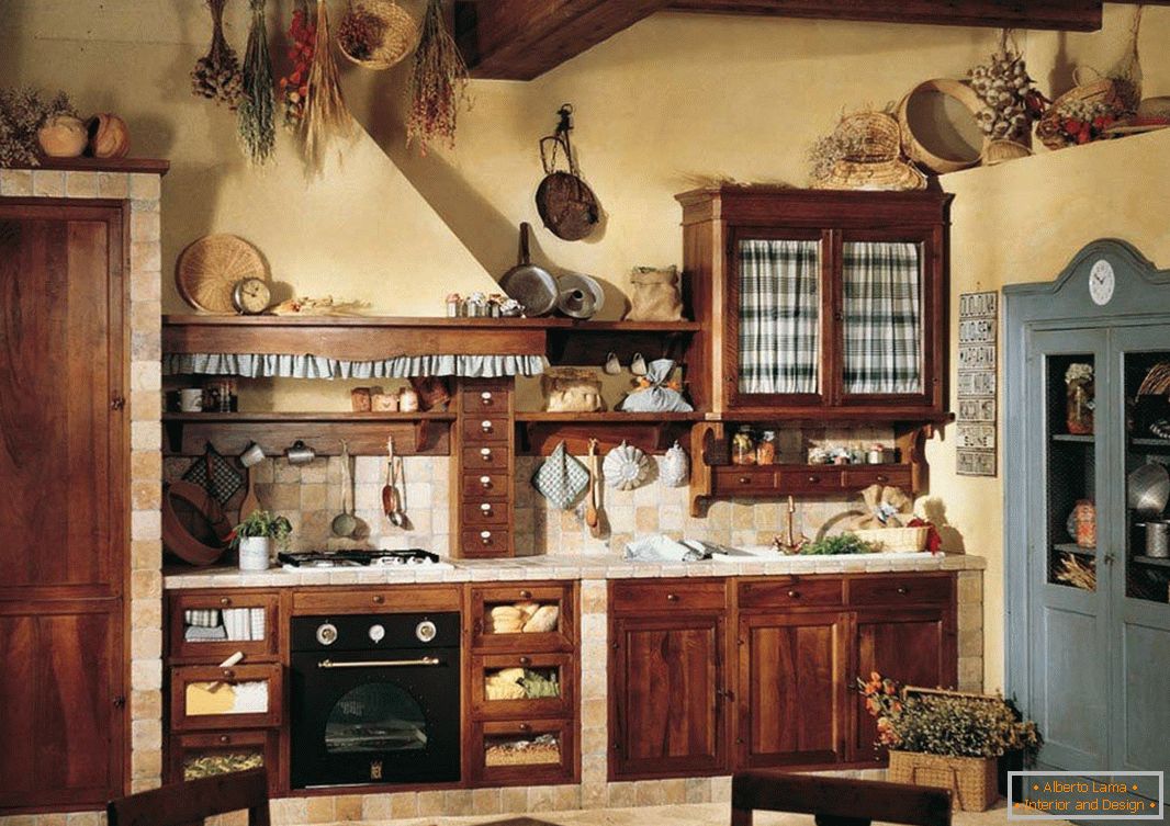 Дрвени намештај у кухињи