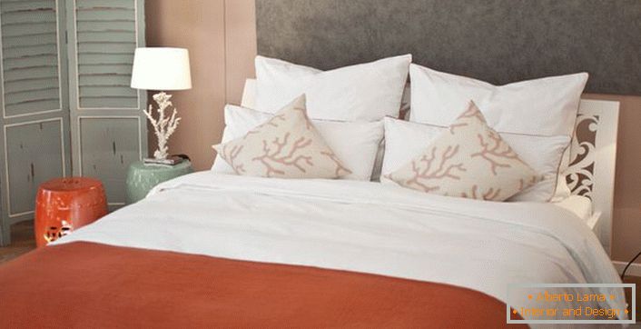 Пример исправно одабраних лампи за спаваћу собу у медитеранском стилу. 