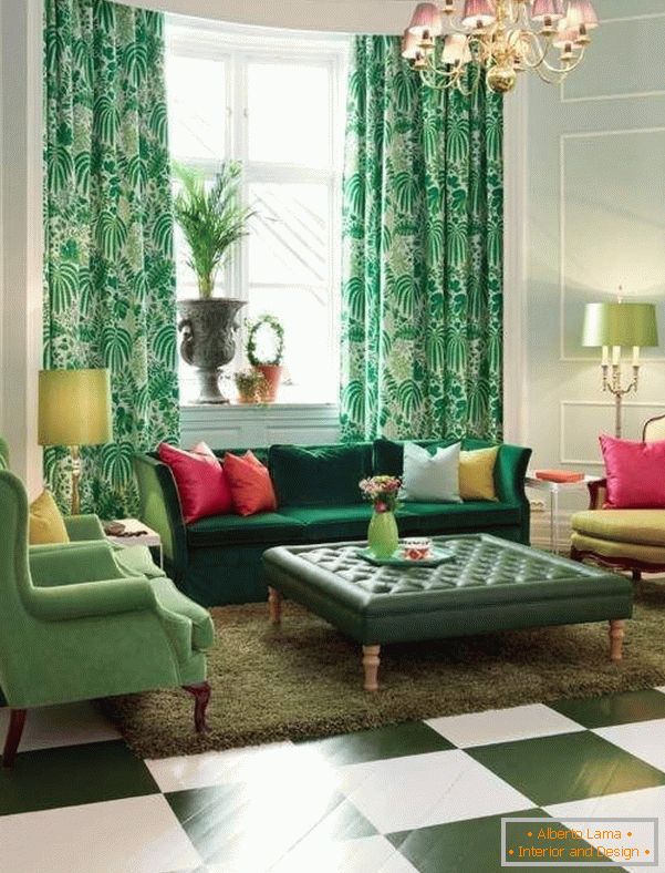 Фотеље у различитим бојама и софи