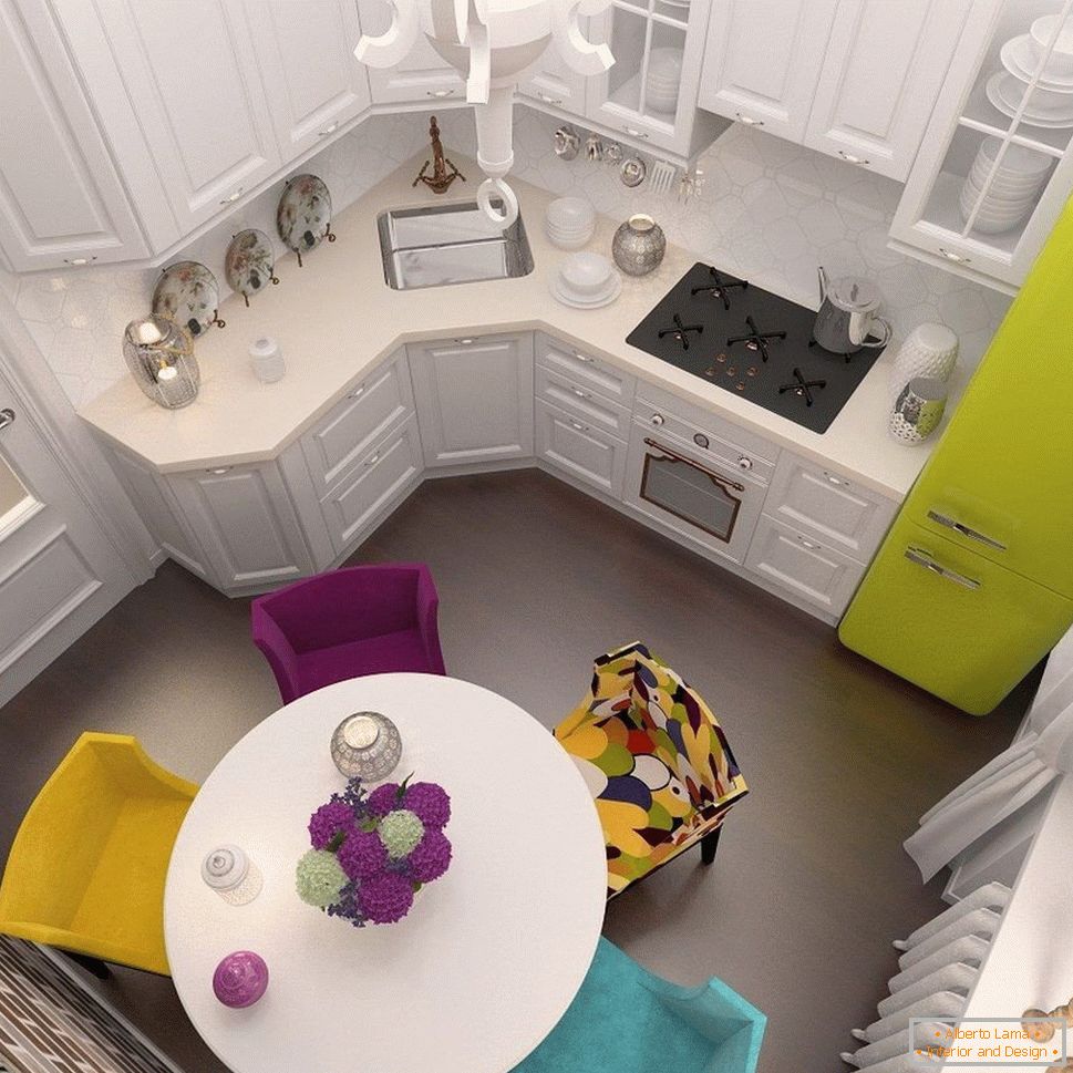 Жути фрижидер у кухињи