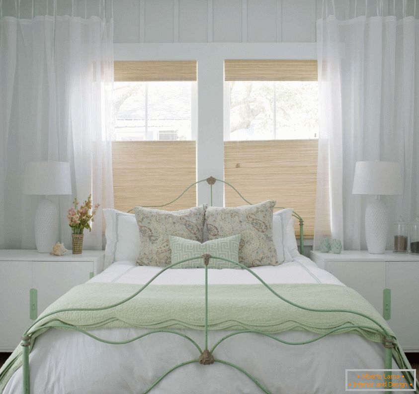 Деликатна бела спаваћа соба у стилу Провансе