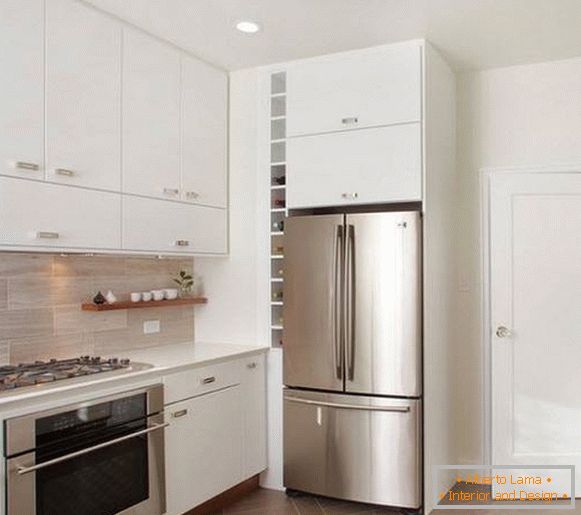 дизајн мале кухиње са фрижидером, фото 33