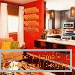 Кухиња-дневна соба у наранџастој боји
