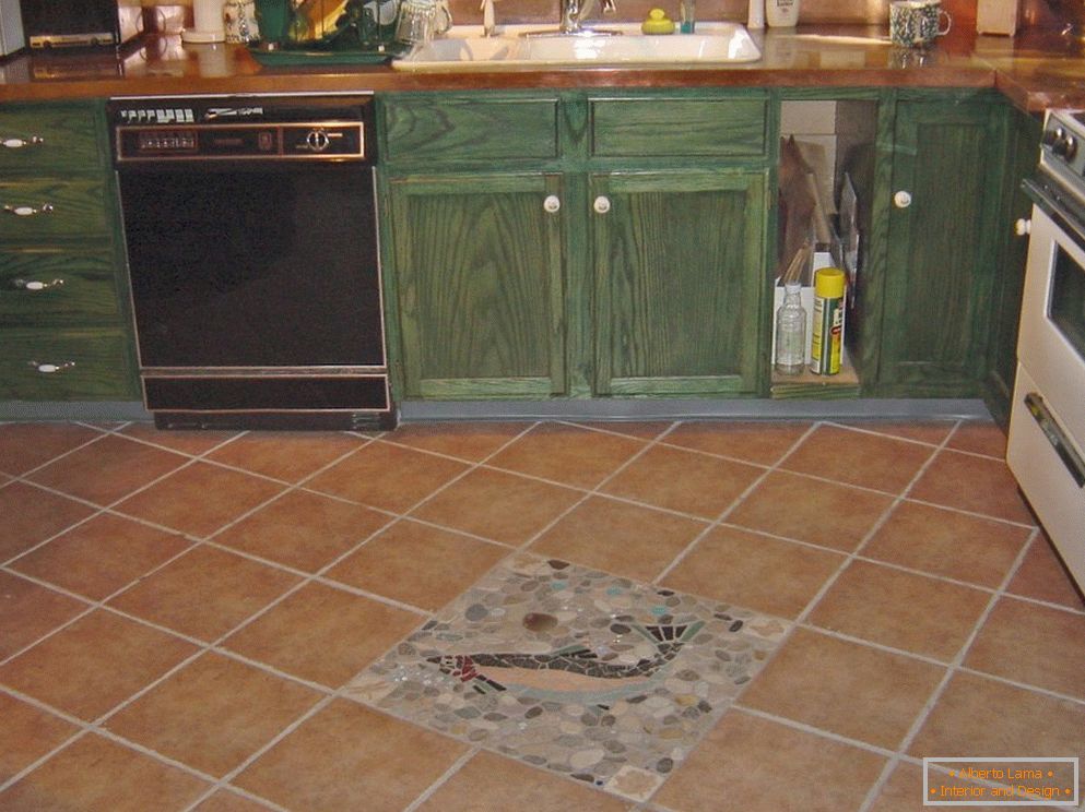 Дијагонално постављање плочица на поду кухиње