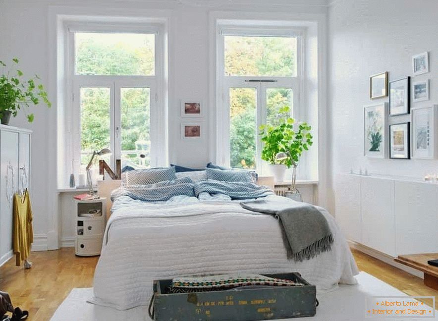 Светла спаваћа соба в скандинавском стиле