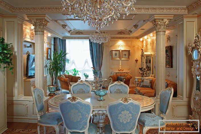 Луксузна трпезарија је уређена у барокном стилу.