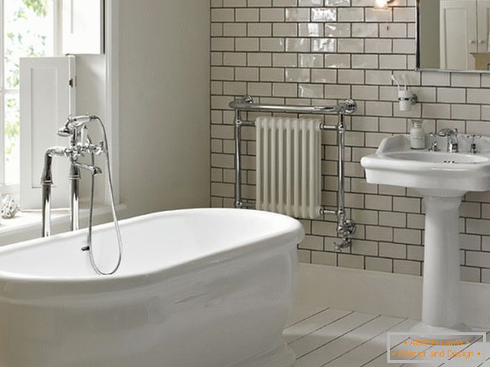 Велики прозор је светла карактеристика стила Арт Ноувеау у купатилу. Романтична атмосфера смирености и опуштености помоћи ће у борби против умора након једног дана рада.