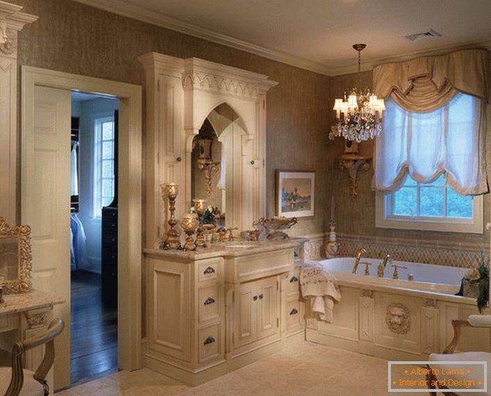 Елегантан дизајн са нотама помоцности је отелотворен у стварности у купатилу у стилу Арт Ноувеау.