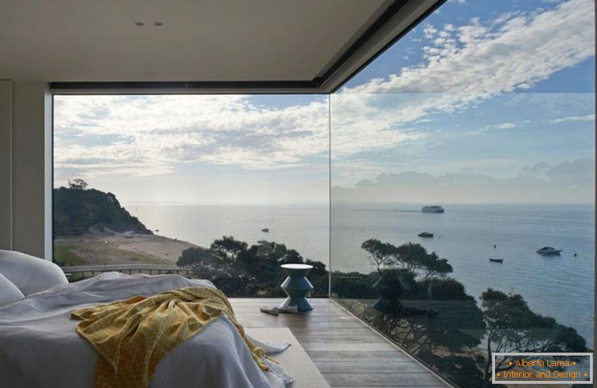 Панорамски прозори у спаваћој соби