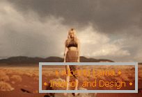 Фотографије у пустињи са моделом Ханнах Киркелие