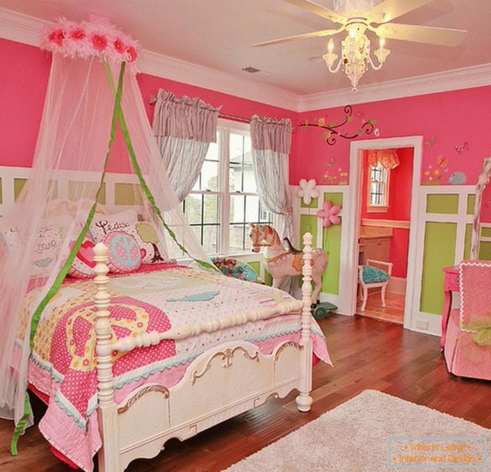 Светла, фантастична спаваћа соба за бебу.
