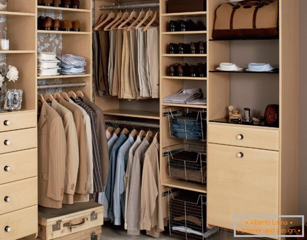 Како направити гардеробу у посебном простору