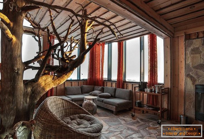 Гостинска соба у стилу државе у удобној ловачкој кући.