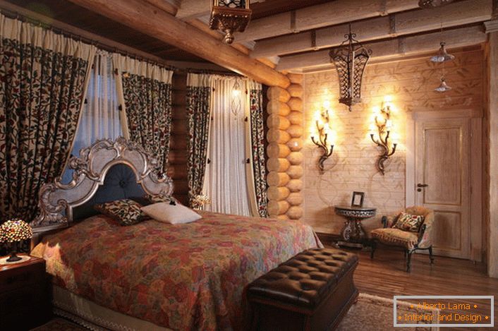 Контраст игара у спаваћој соби у стилу земље. Спаваћа соба је добро изабрана расвјета.