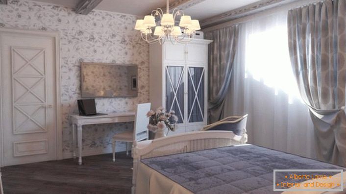 Породична спаваћа соба у рустикалном стилу. Подмукла светлост доноси романсу и топлину у просторију.