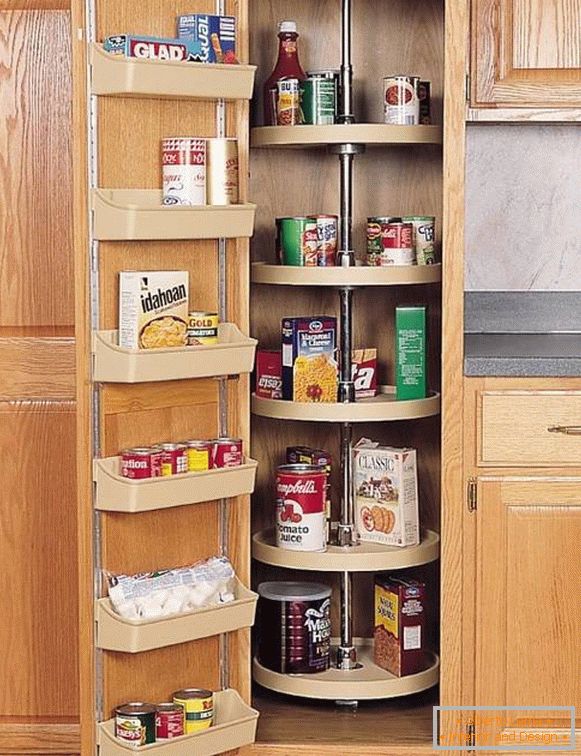 Удобне полице за зачине и друге предмете у кухињи