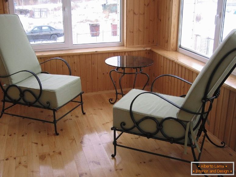 Коване фотеље у унутрашњости
