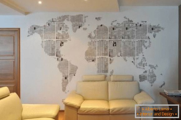 Светска мапа на зиду својим рукама