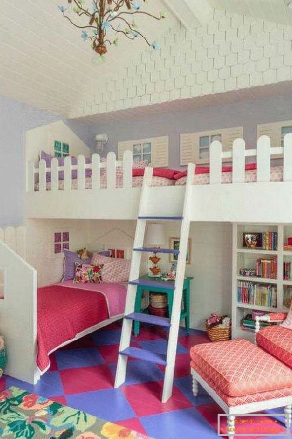 Унутрашњост дечије собе са креветом на кревету, фотографија 39