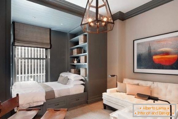 Унутрашњост комбиниране дневне собе спаваће собе у малој приватној кући