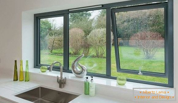 Алуминијумски прозор у кухињи