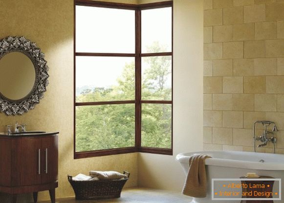 Најбољи дизајн прозора - фотографија угловог прозора у купатилу