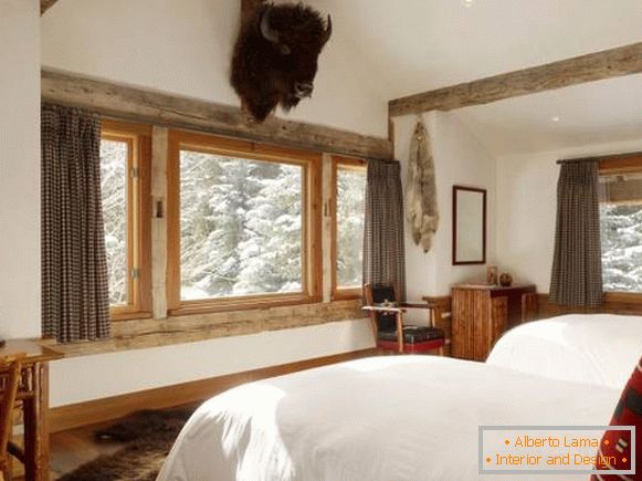 Дрвени прозори у спаваћој соби у скандинавском стилу