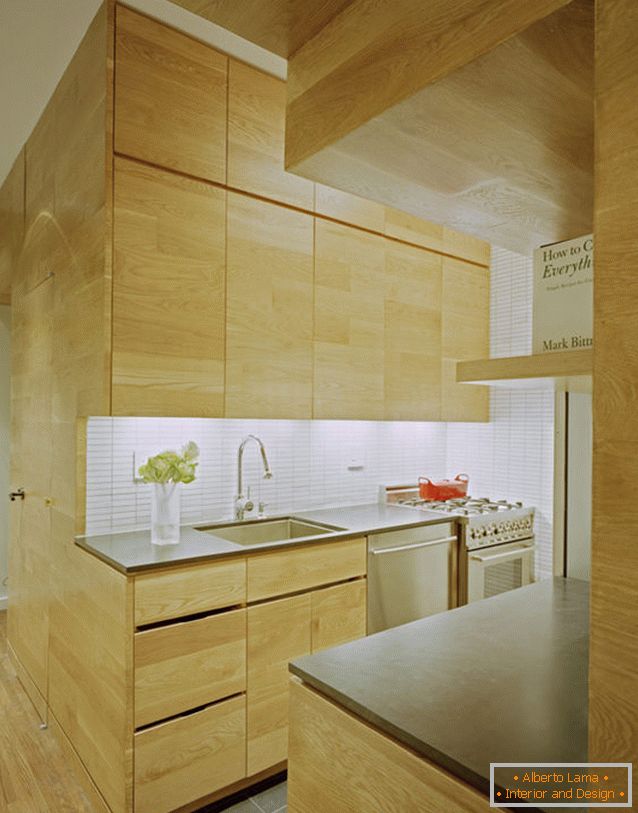 Кухињски правоугаони стан са једним прозором