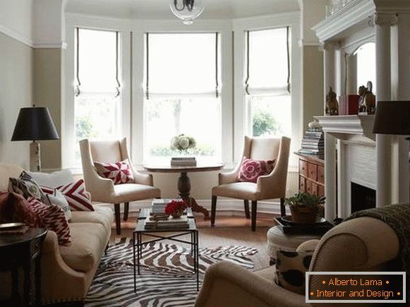 Како лепо уредити намештај у ходнику - фотографија трпезарије у прозору