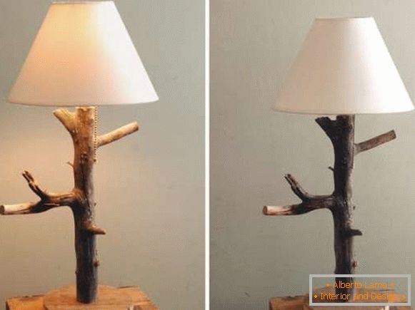 Домаћа столна лампа од дрвета - фотографија