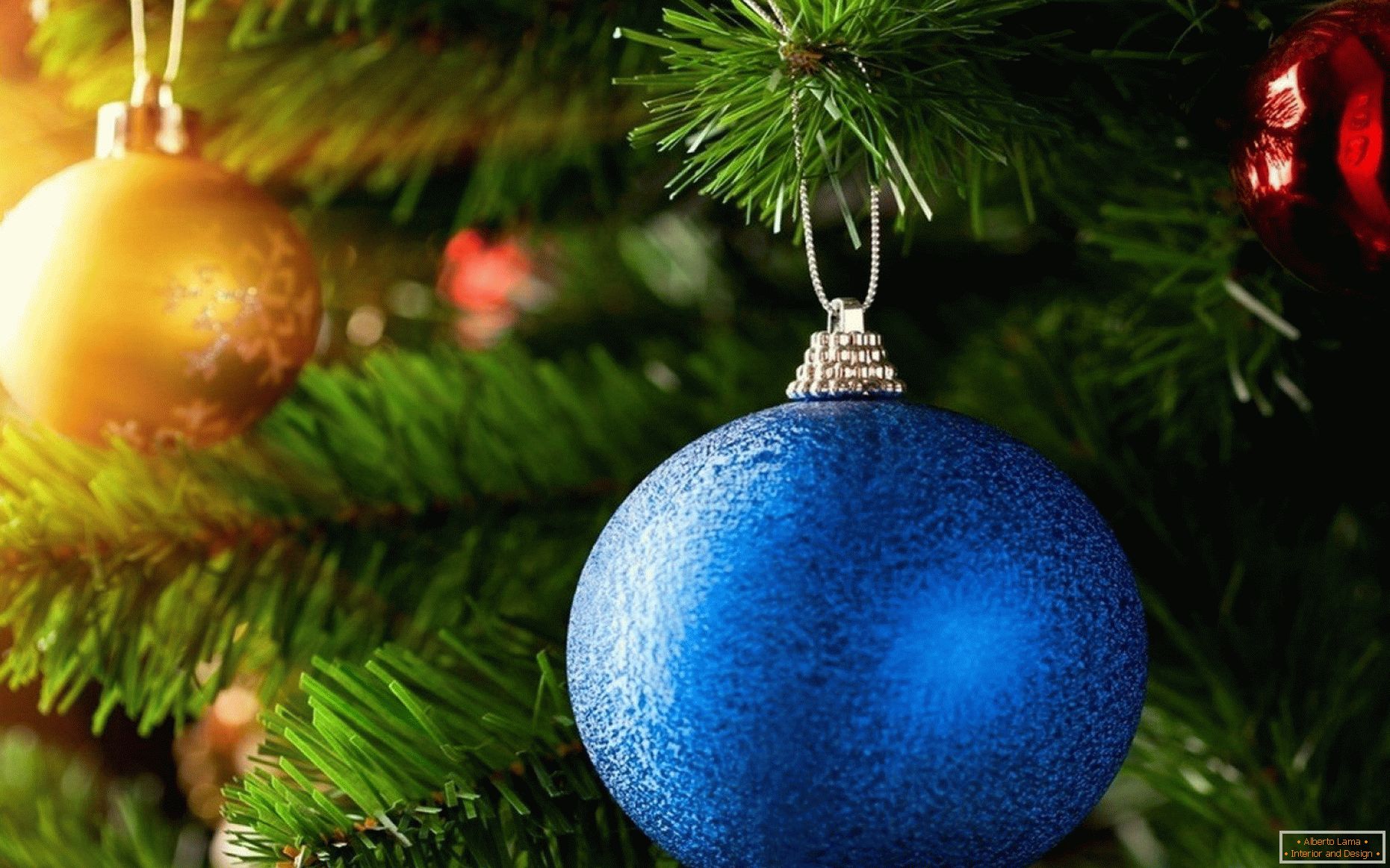 Плава Божићна лопта