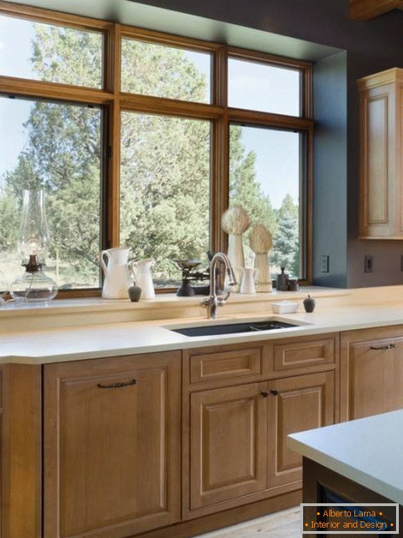 Предивна украсна декорација прозора у кухињи