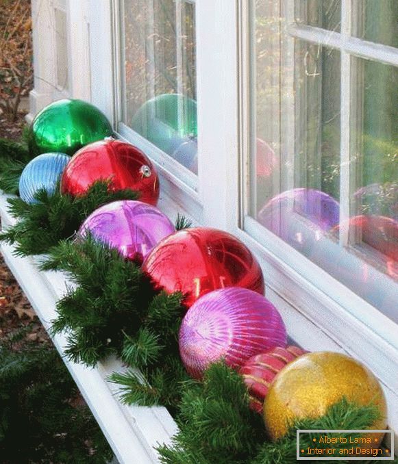 Како украсити прозор својим рукама - Новогодишњи декор на фотографији