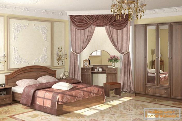 Елегантан модуларни намештај у класичном стилу за племениту и луксузну спаваћу собу.