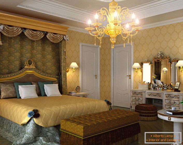Пространа спаваћа соба у стилу Емпире са правилно одабраним осветљењем. Изнад кревета виси крошња од скупих, тешких тканина.