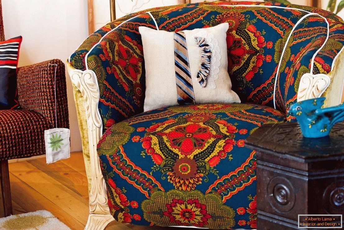 Фотеља у унутрашњости в стиле этно