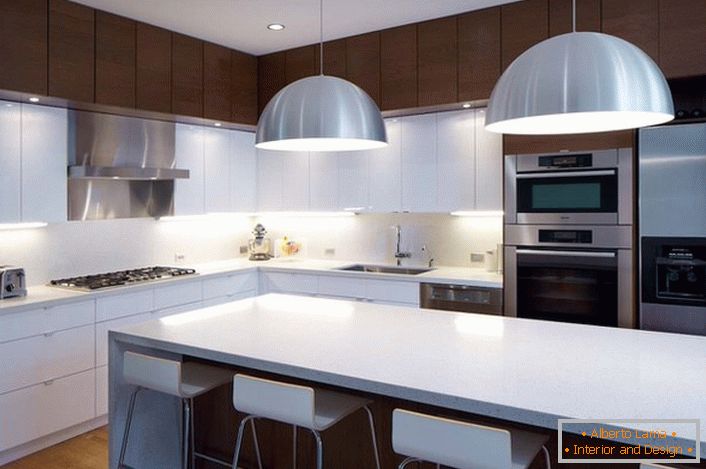 Дизајн решења у стилу минимализма за пространу, светлу кухињу. 
