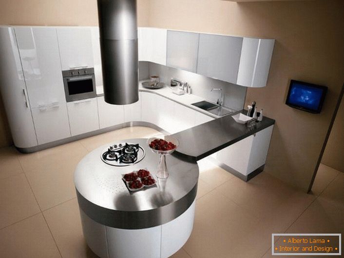 Кухиња у стилу минимализма се разликује коришћењем јасно одређених геометријских облика. Овај пројекат је препознатљив за округли трпезаријски сто, у комбинацији са тоалетом са кухињском гарнитуром.