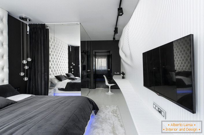 Соба је у високотехнолошком стилу са елементима визуелних илузија.