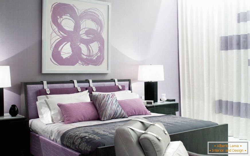 Лилац боја у модерној спаваћој соби